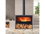Produktbeschreibung Der Kaminofen der Marke Panadero besticht durch seine schöne Optik, die sich in alle Wohnräume wunderbar einfügt. Mit einer maximalen Heizleistung von 8 kW sorgt er für eine warme und gemütliche Atmosphäre in der kalten Jahreszeit und beheizt Räume bis 240 m³ mühelos.  Kaminofen mit moderner & glänzender Verkleidung aus Stahl Stahl zeichnet sich durch seine robusten und langlebigen Eigenschaften aus und fügt sich aufgrund der glänzenden und glatten Oberfläche besonders schön in ein modernes Wohnambiente. Außerdem ist die Wärmeaufnahme und -abgabe in den Raum sehr gut, wodurch dein Wohnraum von einem Kaminofen mit Stahlverkleidung besonders schnell aufgeheizt wird. Der Wirkungsgrad des Kaminofens liegt bei 80,7 %.  Zeitbrandofen für die Verwendung mit Scheitholz & Holzbriketts Durch die flache Konstruktion des Brennraums muss das Brennmaterial zwar häufiger nachgelegt werden, die Wärme im Raum kann so aber genauer gesteuert werden als bei Dauerbrandöfen, da die volle Nennwärmeleistung nach Abbrand des Brennstoffes dadurch lediglich 45 Minuten erhalten bleibt. Als Brennstoffe eignen sich Scheitholz & Holzbriketts. So bist du nicht auf ein Brennmaterial festgelegt.  Schwedenofen mit Scheibenspülung Die Scheibenspülung, die einen Luftstrom entlang der geraden Scheibe führt und diese dadurch aufheizt, sorgt dafür, dass sich weniger Ruß auf der Scheibe ablagert, die Sicht auf die Flammen somit stets frei bleibt und das Sichtfenster seltener gereinigt werden muss. Die Form der Scheibe unterstützt das geradlinige Design des Kamins.  Sicherer Kaminofen: Technische Details im Überblick Der Wohnzimmerkamin erzeugt pro Sekunde 6,7 g Abgase mit einer Temperatur von 239 °C, die mit einem Förderdruck von mindestens 0,12 mbar über den Schornstein abgeleitet werden müssen. Die Staubemission liegt bei 30 mg/m³. Der Anschluss für das Rauchrohr befindet sich oben und hat einen Durchmesser von 150 mm. Für detaillierte Informationen bezüglich der Installation und der generellen Voraussetzungen zur Verwendung eines Kaminofens konsultiere bitte einen Fachmann. – Bild 2